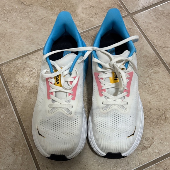 Hoka Arahi 7 Blue and White Sneakers - Picture 5 of 9